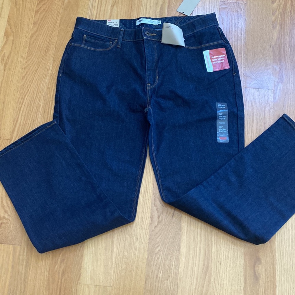 NWT Levi’s 16 Short